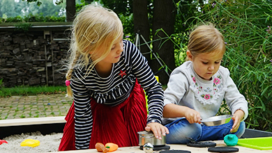 Mit EXIT Toys im Winter draußen spielen