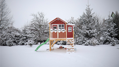 Mein EXIT Holzspielhaus für den Winter schmücken