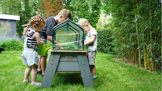 Die Kinder zu Hause? Entdecke die Outdoor-Spielideen von EXIT Toys.