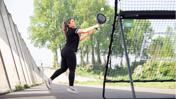 Welche Padel-Schläge kann ich mit dem Smash Padel Rebounder trainieren?