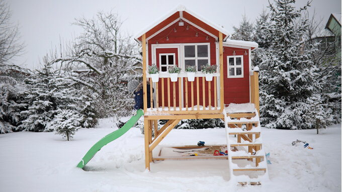 Mein EXIT Holzspielhaus für den Winter schmücken