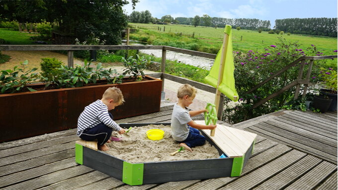 Die Kinder zu Hause? Entdecke die Outdoor-Spielideen von EXIT Toys.