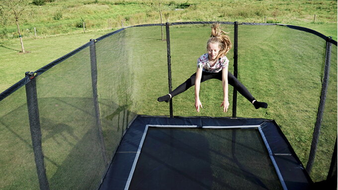 Rundes oder rechteckiges Trampolin in verschiedenen Trampolin Größen - Beratung bei trampolin-profi.de