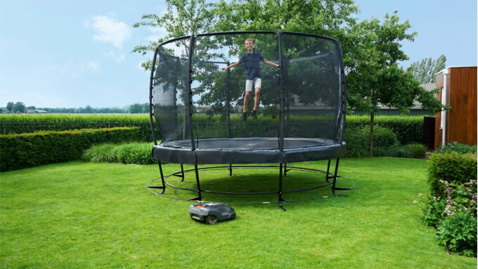 EXIT Mähroboterstopp: Die Lösung für Trampoline die auf Gras stehen