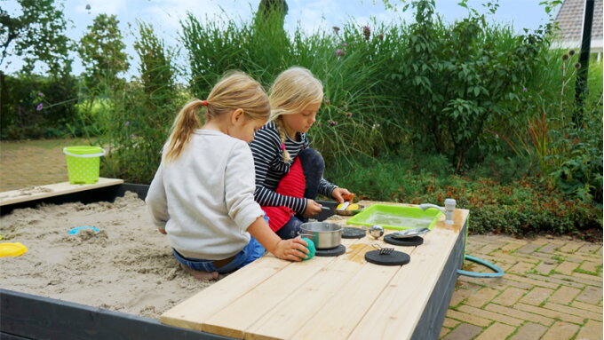 Sechs Tipps zum Aufstellen, Füllen und Instandhalten des Sandkastens