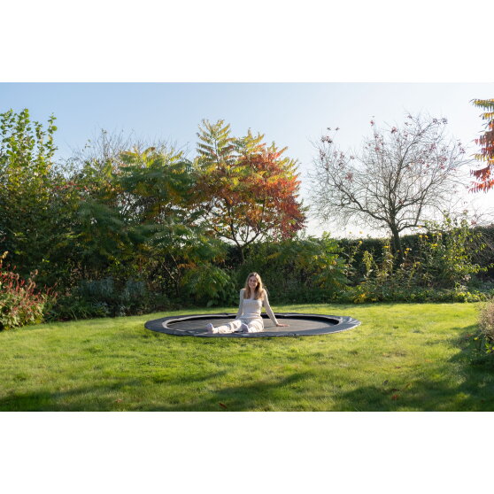 EXIT InTerra ebenerdige sports Trampolin &oslash;244cm - schwarz