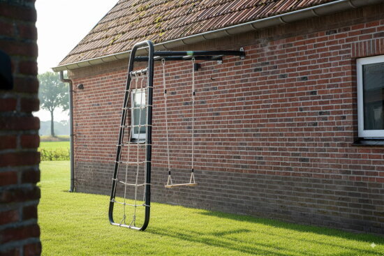 Monkeybar an der Wand: platzsparend, robust und vielseitig.